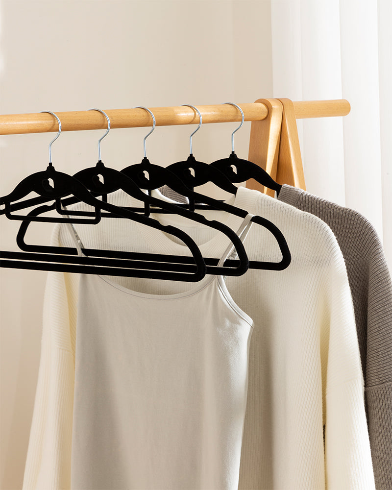 Anchor 50-pack Velvet Hangers Space Saver Flocked Hangers with Hook Black Color Greenlane Gear